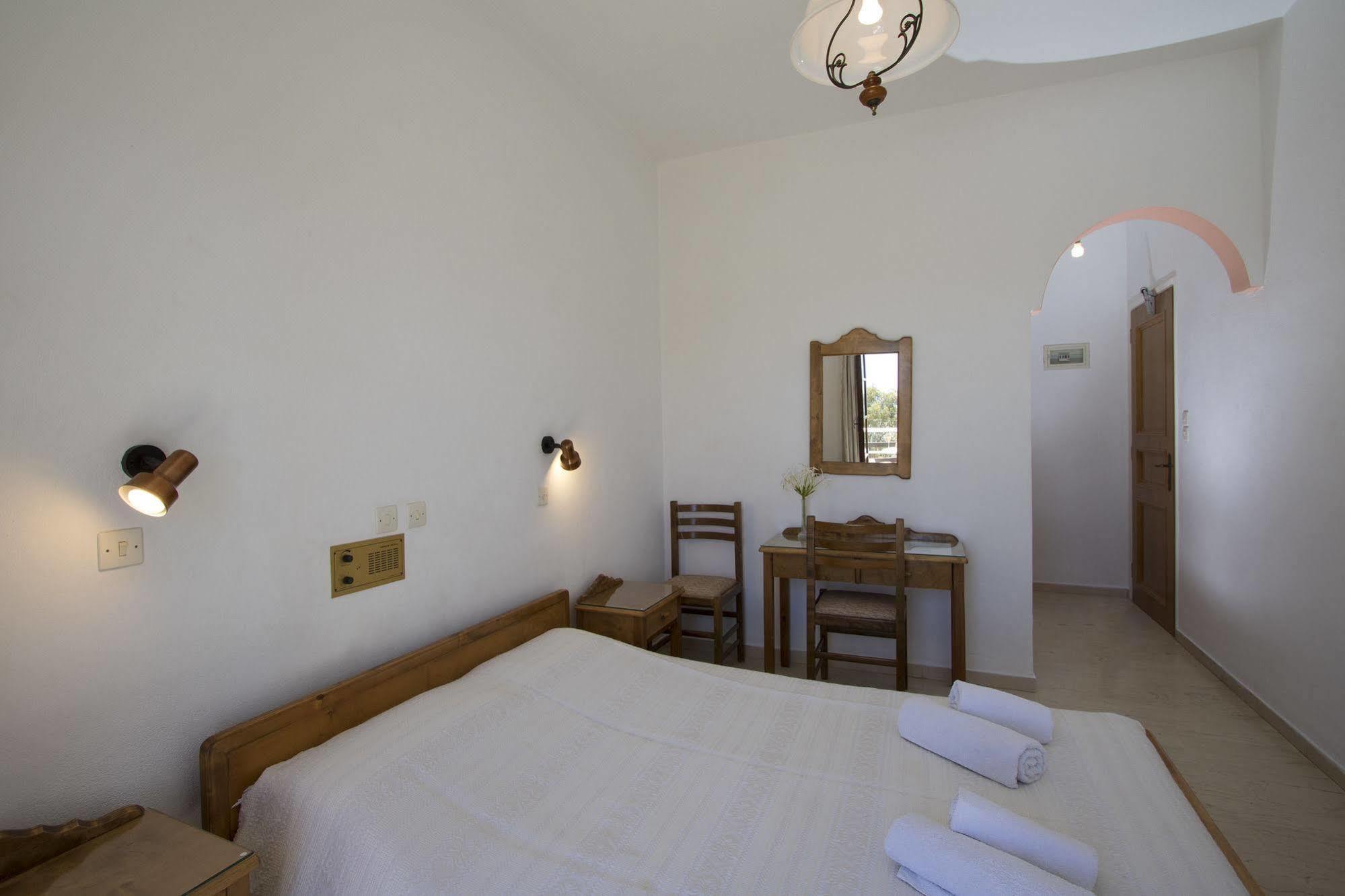 Hotel Adonis (Adults Only) Kamari  Exterior photo